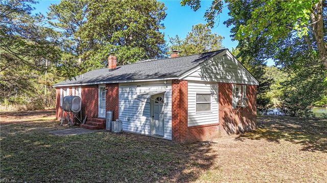 6666 Riverview Inn LN, Gloucester, VA 23061