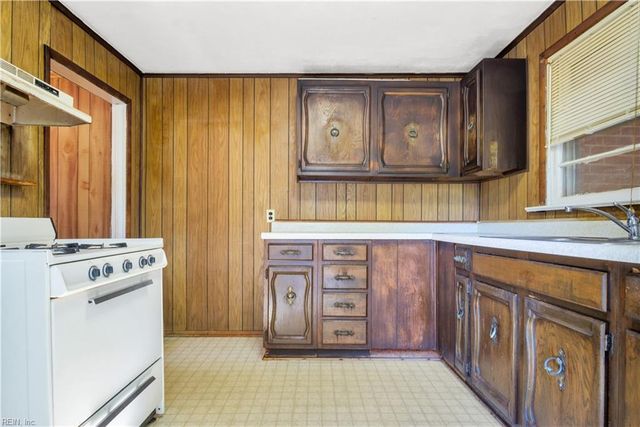 6666 Riverview Inn LN, Gloucester, VA 23061