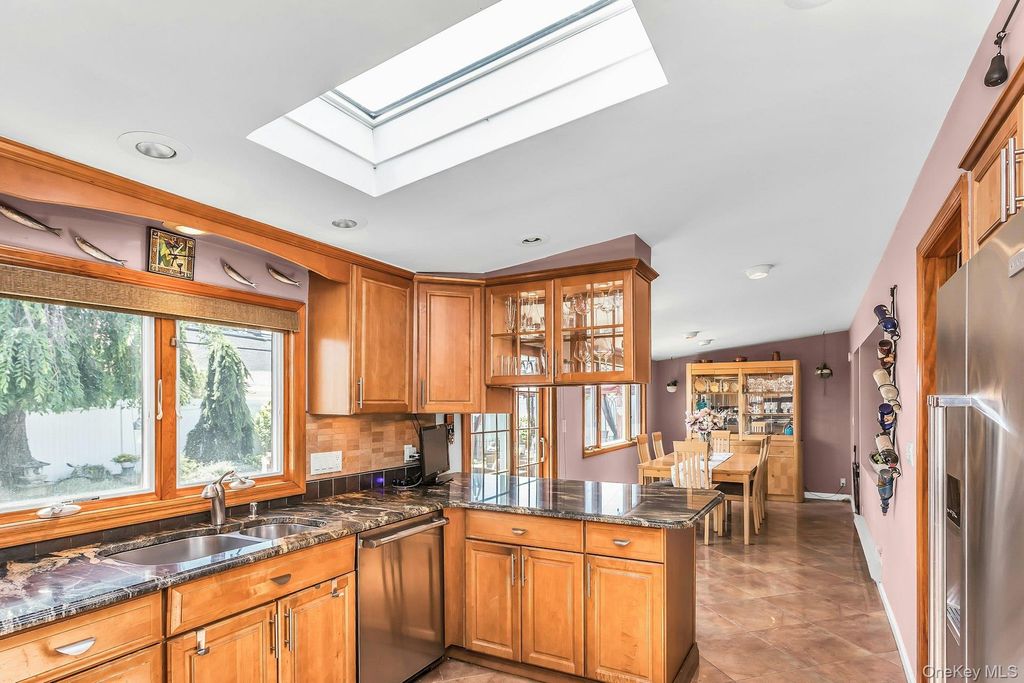 50 Sunrise Lane, Levittown, NY 11756 — photo 3