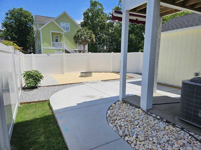 612 Woodland Dr., Murrells Inlet, SC 29576