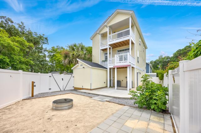 612 Woodland Dr., Murrells Inlet, SC 29576