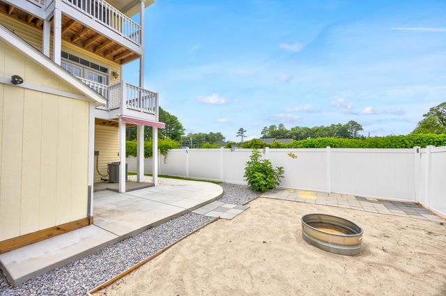 612 Woodland Dr., Murrells Inlet, SC 29576