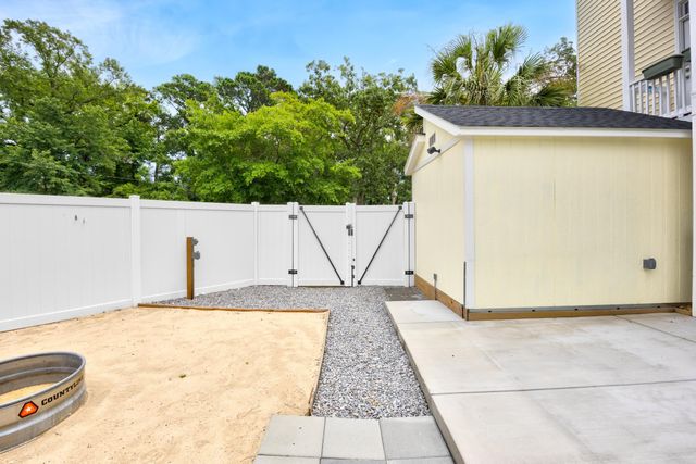 612 Woodland Dr., Murrells Inlet, SC 29576