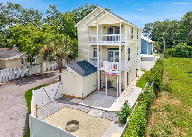 612 Woodland Dr., Murrells Inlet, SC 29576