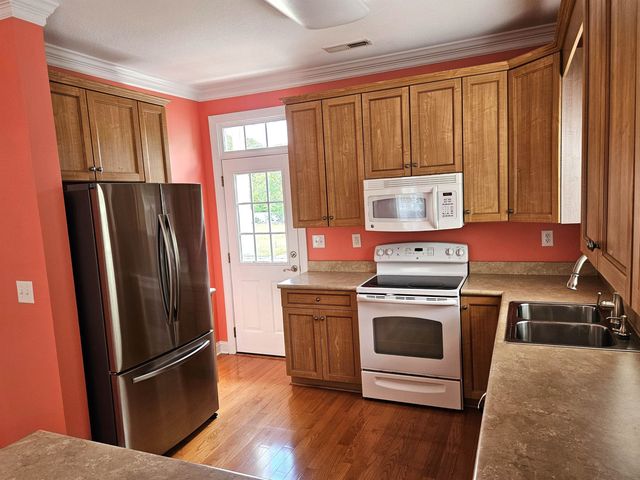 612 Woodland Dr., Murrells Inlet, SC 29576