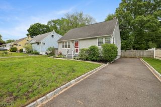 8 Parkway Pl, Sayreville Boro, NJ 08859