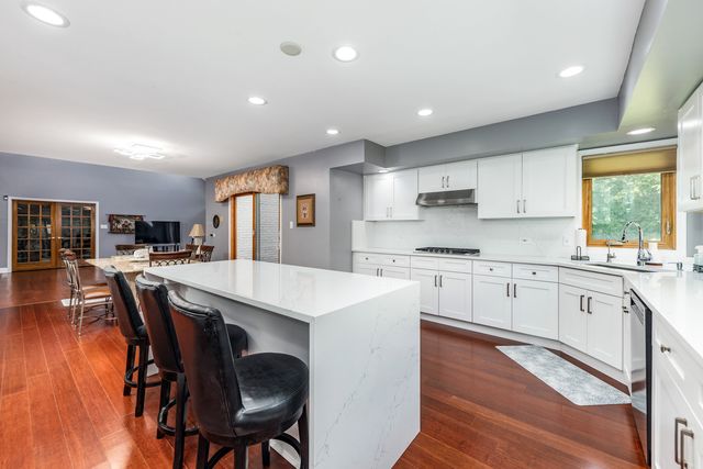 6722 Sweetbriar Lane, Darien, IL 60561