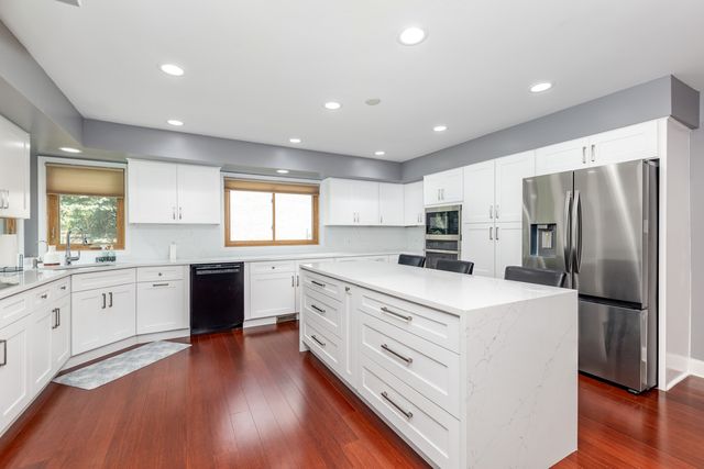 6722 Sweetbriar Lane, Darien, IL 60561