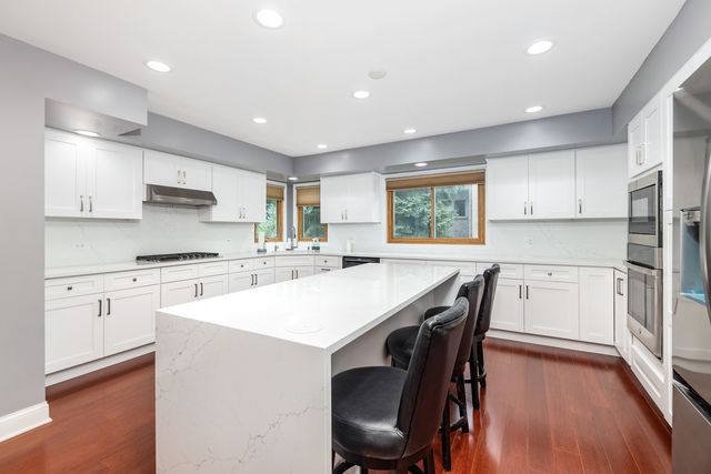 6722 Sweetbriar Lane, Darien, IL 60561