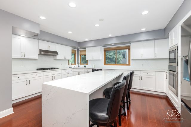 6722 Sweetbriar Lane, Darien, IL 60561