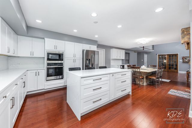 6722 Sweetbriar Lane, Darien, IL 60561