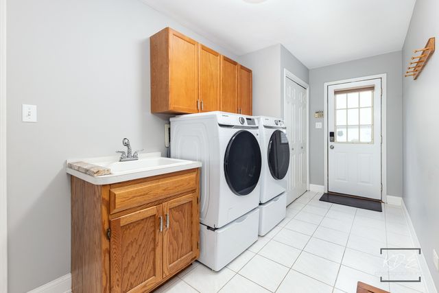 6722 Sweetbriar Lane, Darien, IL 60561