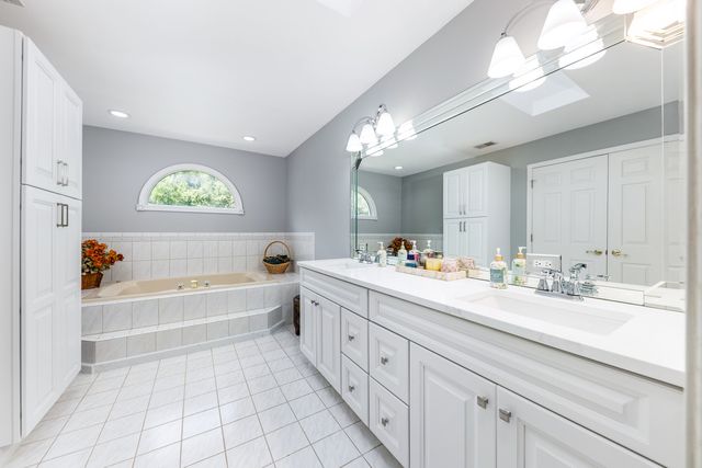 6722 Sweetbriar Lane, Darien, IL 60561