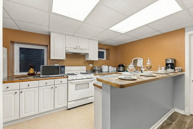 6722 Sweetbriar Lane, Darien, IL 60561