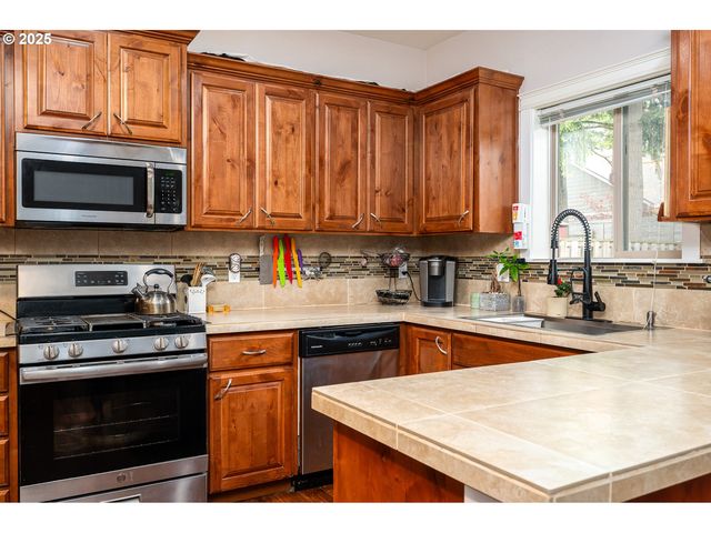 580 E AZALEA St, Yamhill, OR 97148