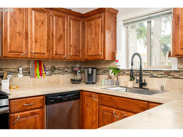 580 E AZALEA St, Yamhill, OR 97148