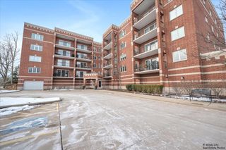 455 W Front Street 2-208, Wheaton, IL 60187