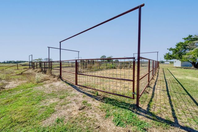 24644 Old Highway 6, Navasota, TX 77868