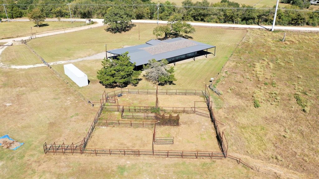 24644 Old Highway 6, Navasota, TX 77868