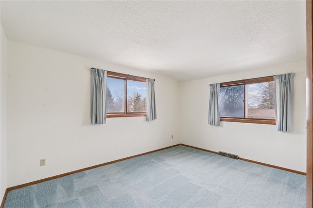 2135 Country Club Drive, Grinnell, IA 50112