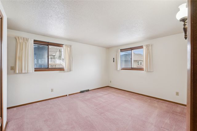 2135 Country Club Drive, Grinnell, IA 50112