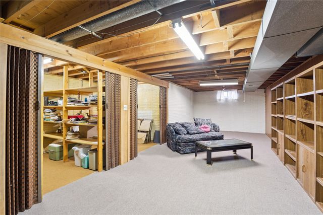 2135 Country Club Drive, Grinnell, IA 50112