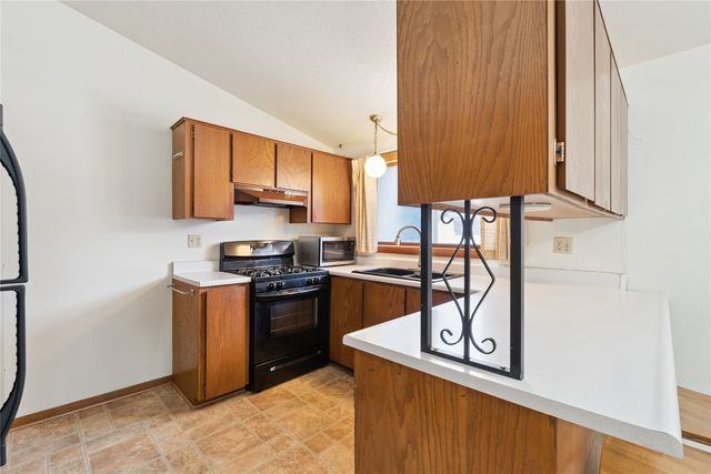 2135 Country Club Drive, Grinnell, IA 50112