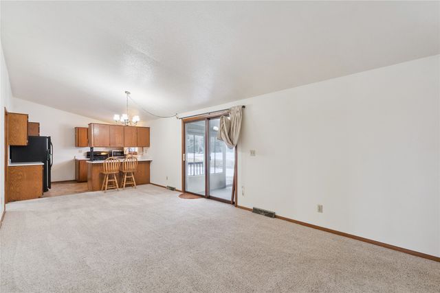 2135 Country Club Drive, Grinnell, IA 50112