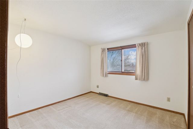 2135 Country Club Drive, Grinnell, IA 50112