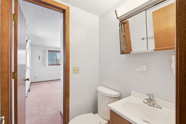 2135 Country Club Drive, Grinnell, IA 50112