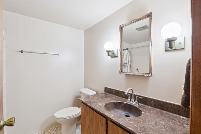 2135 Country Club Drive, Grinnell, IA 50112