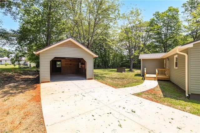 129 Redwood Road, Eden, NC 27288
