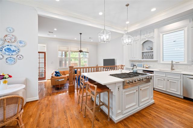 424 E 24th Street, Houston, TX 77008