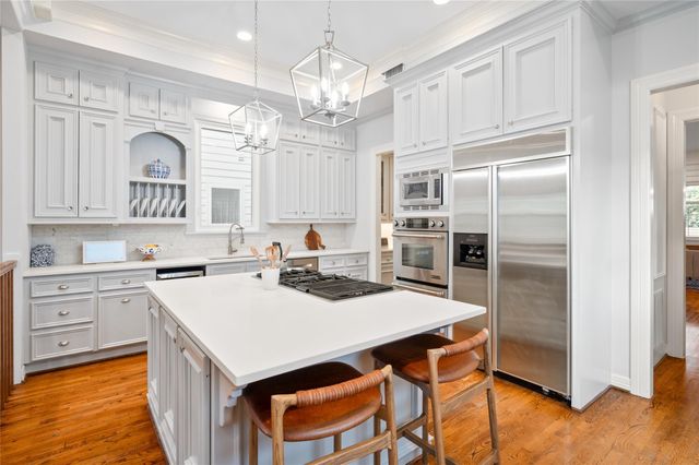 424 E 24th Street, Houston, TX 77008