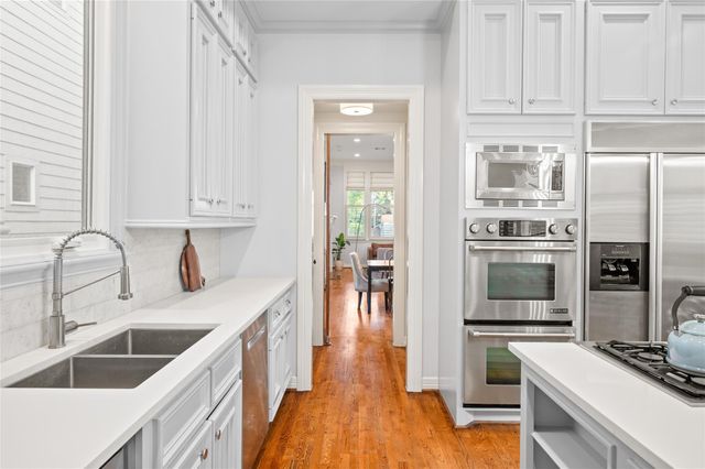 424 E 24th Street, Houston, TX 77008