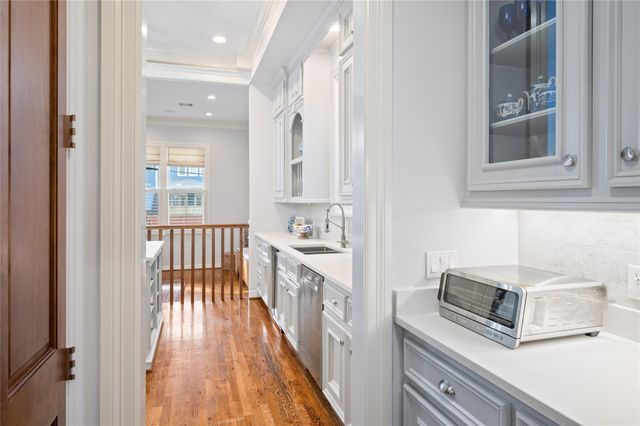 424 E 24th Street, Houston, TX 77008