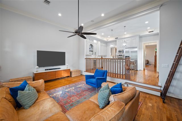 424 E 24th Street, Houston, TX 77008