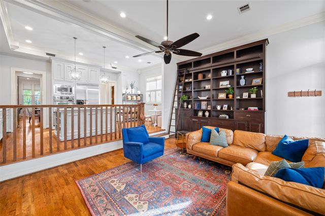 424 E 24th Street, Houston, TX 77008