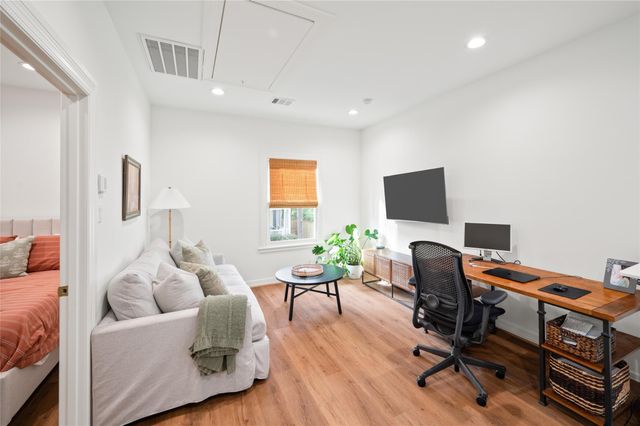 424 E 24th Street, Houston, TX 77008