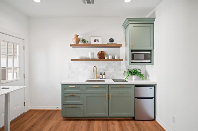 424 E 24th Street, Houston, TX 77008