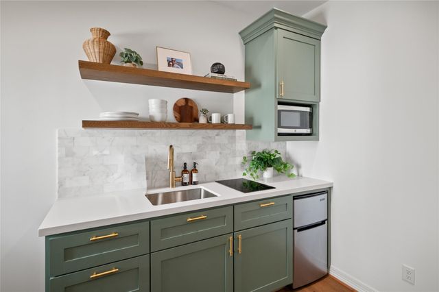 424 E 24th Street, Houston, TX 77008