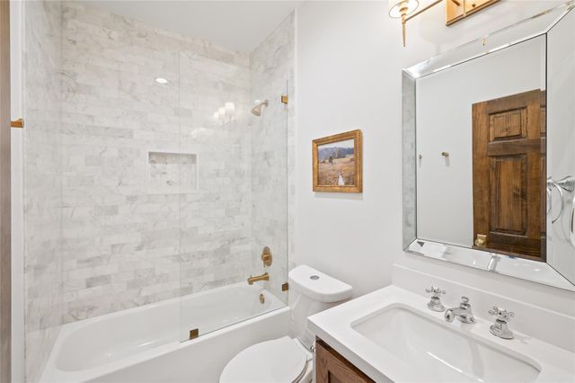 424 E 24th Street, Houston, TX 77008