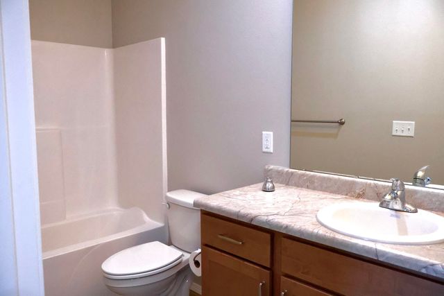 4377 N Toby Avenue, Springfield, MO 65803