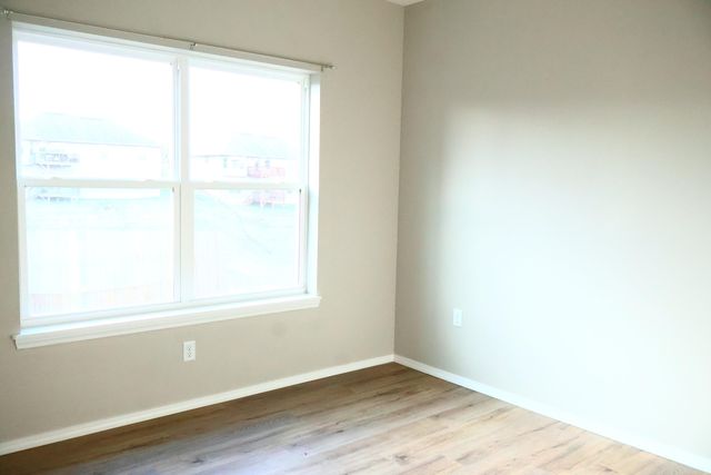 4377 N Toby Avenue, Springfield, MO 65803