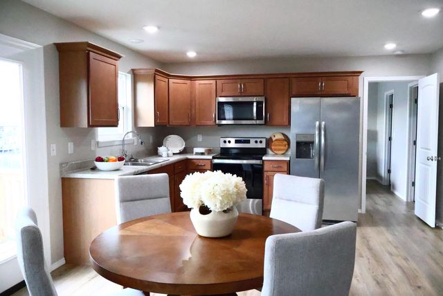 4377 N Toby Avenue, Springfield, MO 65803