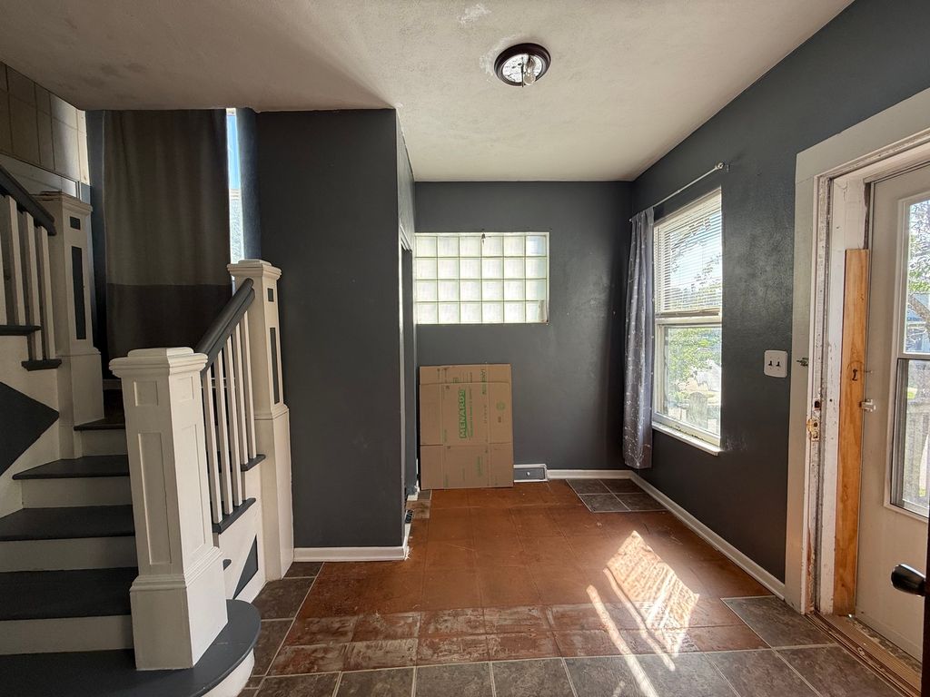 930 W Park Avenue, Joliet, IL 60436 — photo 2