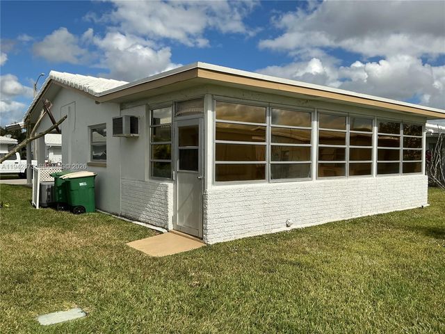 8604 NW 59th Pl, Tamarac, FL 33321