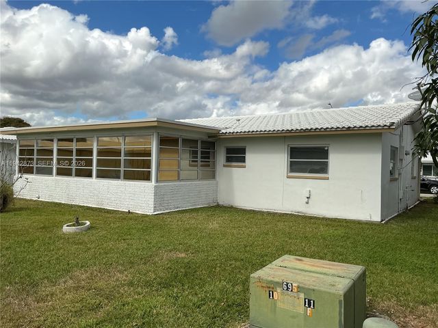 8604 NW 59th Pl, Tamarac, FL 33321