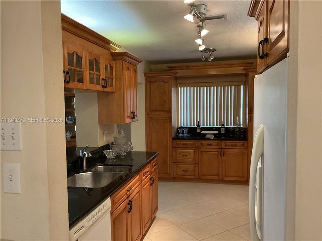 8604 NW 59th Pl, Tamarac, FL 33321