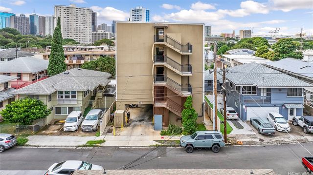 311 Puuhue Place, Honolulu, HI 96817